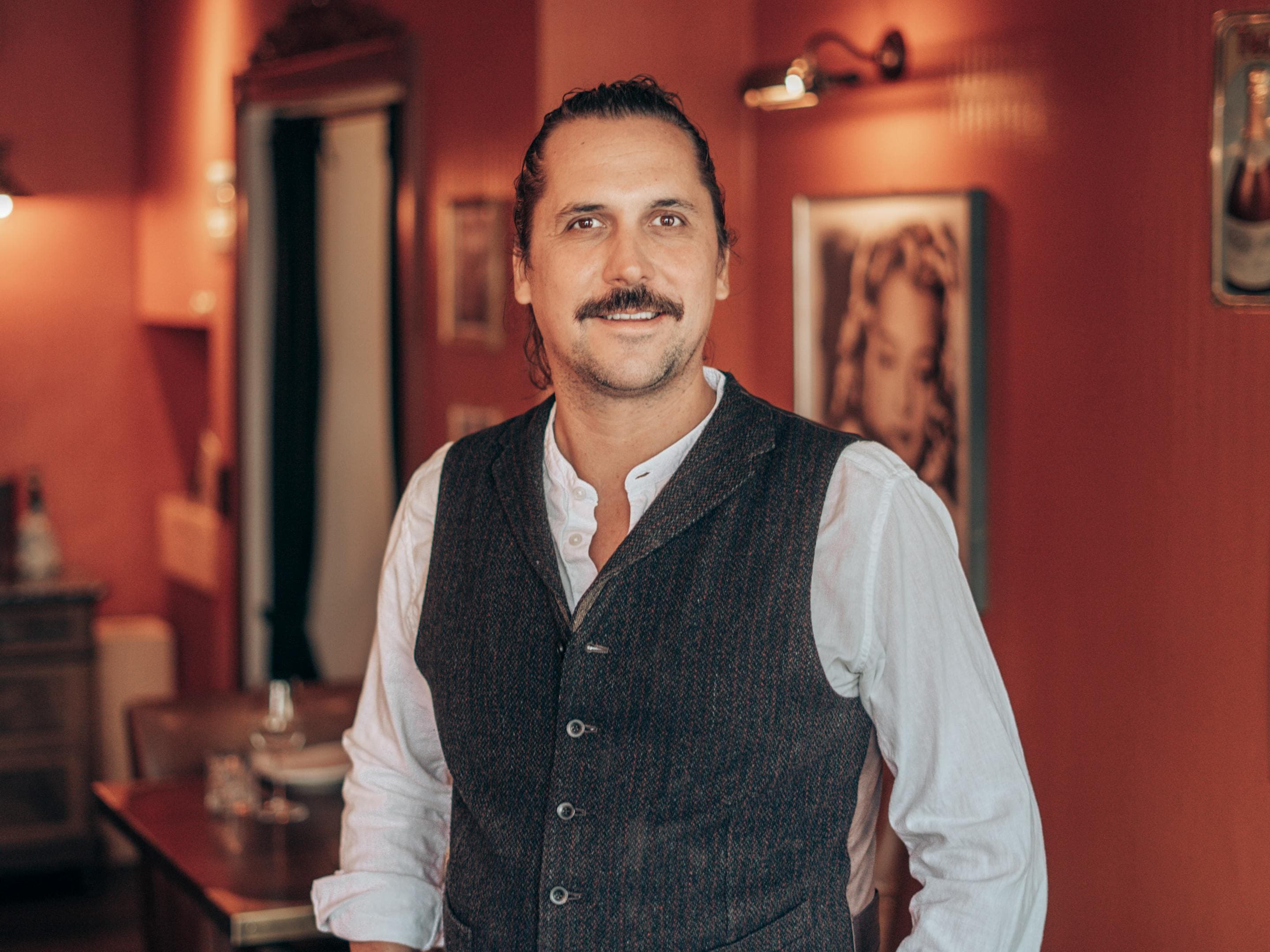 Fabian, Operations Manager, im Restaurant